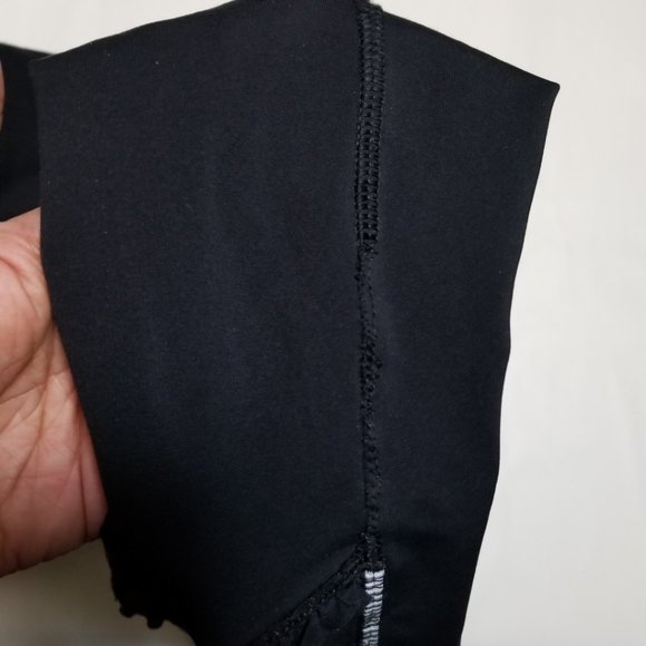 Lululemon Black Luxtreme Mid Rise Stay On Course Crop - Picture 9 of 10